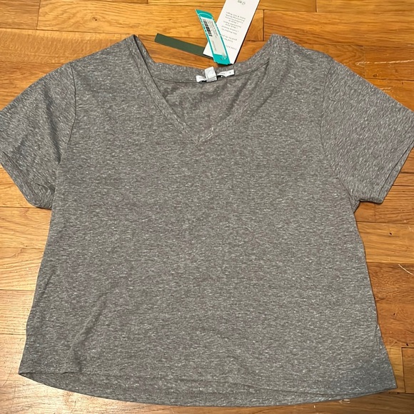 NWT Threads 4 Thought Ada Crop V Neck Tee - Picture 1 of 3